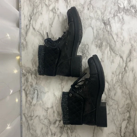 Boots - Picture 4 of 6